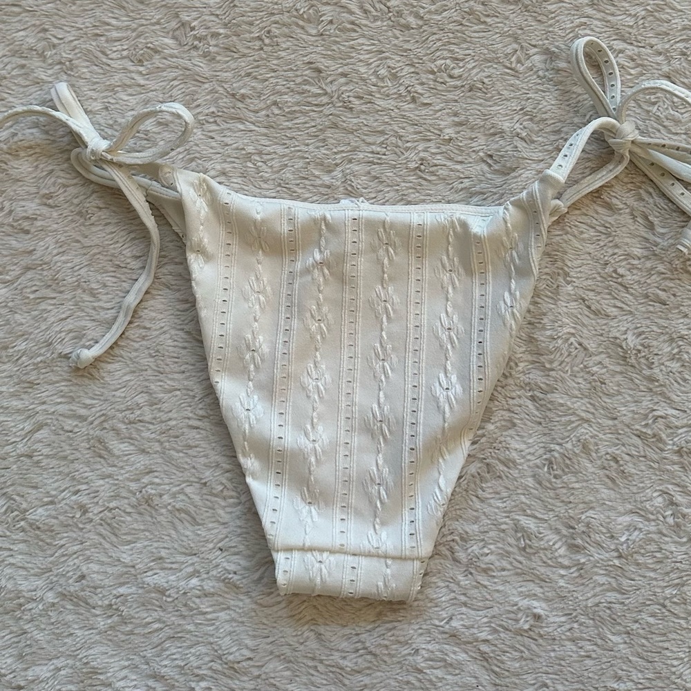 Andie String Bikini Bottom In Coconut Eyelet Nwot - image 6